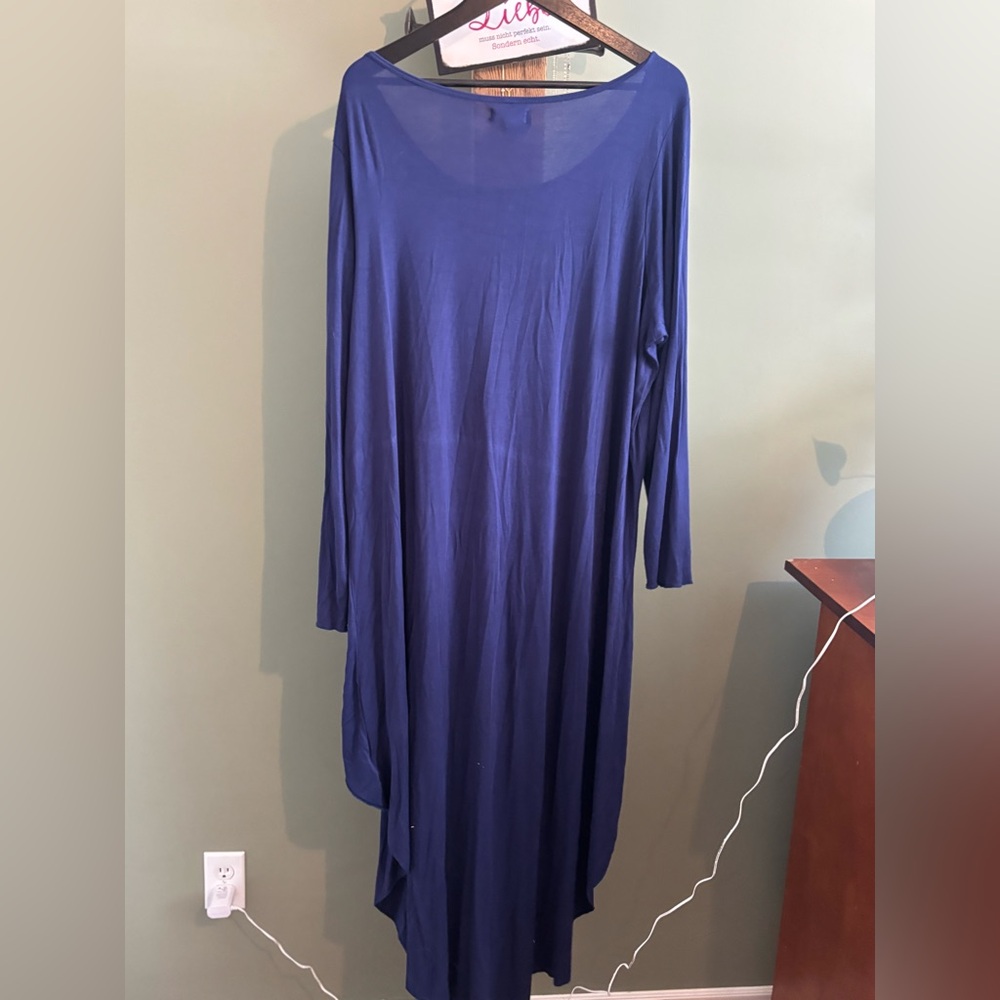 168.) Cupio / Long Sleeve / Navy / High-Lo Top - Picture 4 of 6